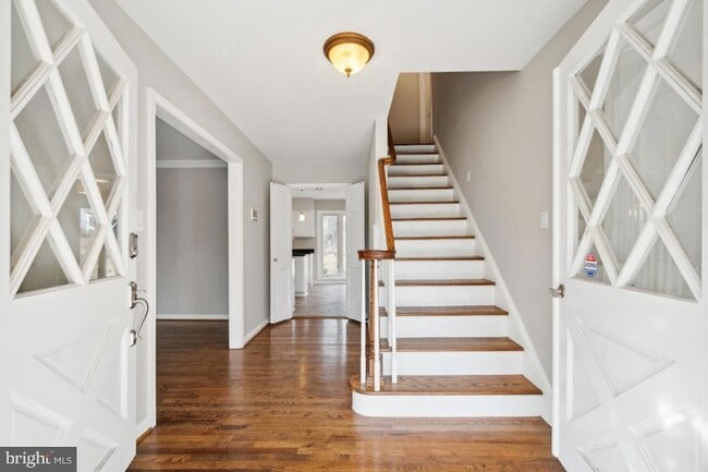 1200 Forestwood Dr in McLean, VA - Foto de edificio - Building Photo