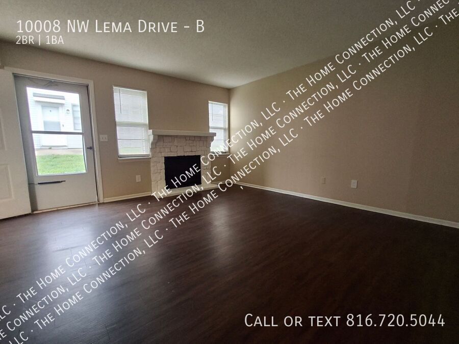 10008 NW Lema Dr in Parkville, MO - Building Photo