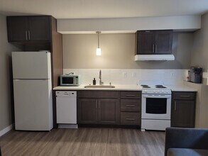 6640 N Amherst St, Unit B in Portland, OR - Building Photo - Building Photo