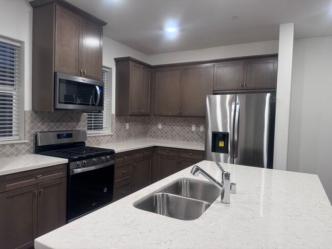 4254 S Laguna Ave in Ontario, CA - Foto de edificio - Building Photo