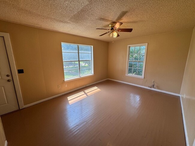 1205 E Avenue G in Killeen, TX - Building Photo - Building Photo