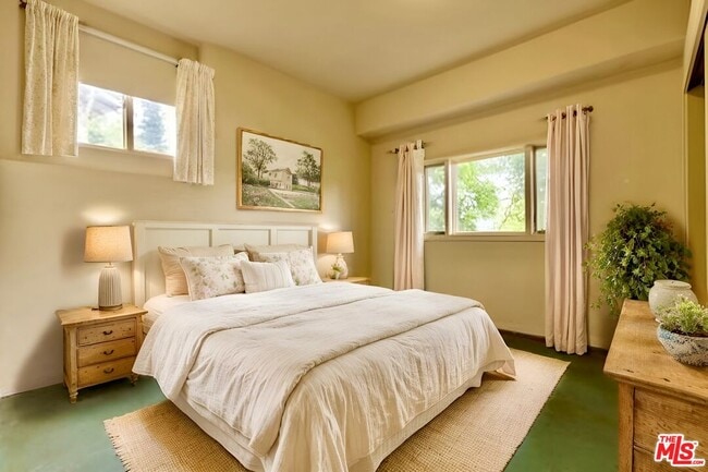 1023 Oak Grove Dr in Los Angeles, CA - Building Photo - Building Photo
