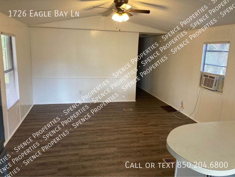 1726 Eagle Bay Ln in Navarre, FL - Foto de edificio