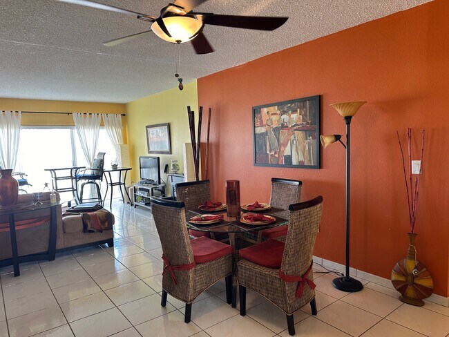 1950 S Ocean Dr, Unit 4B in Hallandale Beach, FL - Building Photo - Building Photo