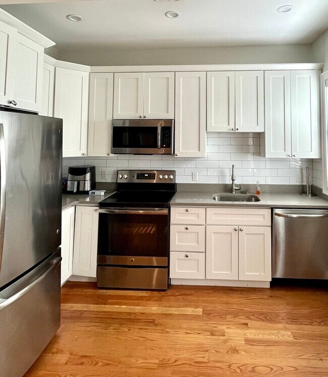 151 Meridian St, Unit 2 in Boston, MA - Building Photo - Building Photo