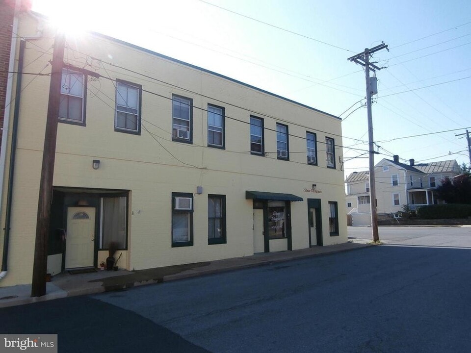 10 Blue Ridge Ave in Front Royal, VA - Building Photo