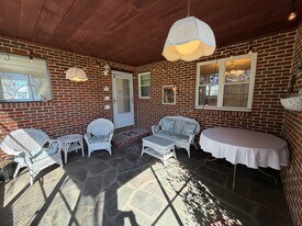 138 Sampson Pkwy in Pittsfield, MA - Building Photo