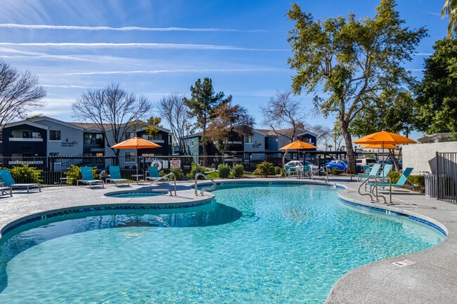 Morada Grande in Phoenix, AZ - Building Photo - Building Photo