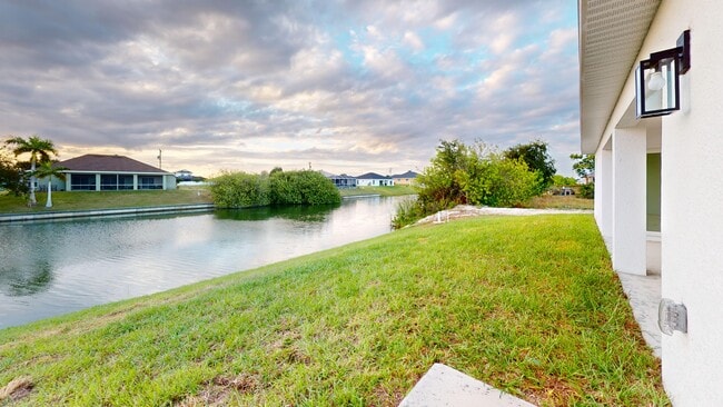 2028 NE 6th Ave in Cape Coral, FL - Building Photo - Building Photo
