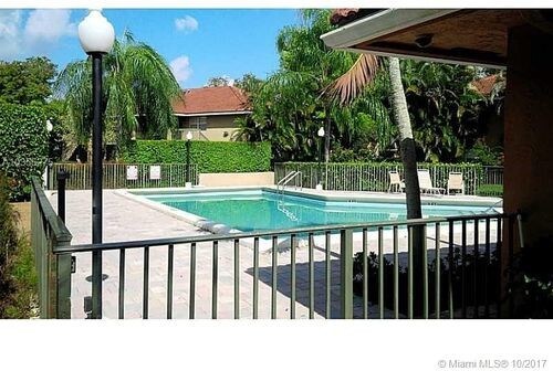 732 NW 103rd Terrace-Unit -2A in Pembroke Pines, FL - Foto de edificio - Building Photo