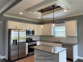 15332 Jessica St in Parkville, MO - Building Photo