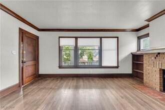 4221 Bucyrus Ave-Unit -UP in Cleveland, OH - Foto de edificio - Building Photo