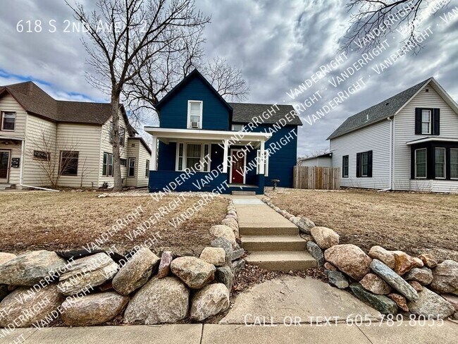 property at 618 S 2nd Ave
