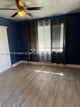 2796 NW 88th St-Unit -B in Miami, FL - Foto de edificio - Building Photo