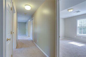 25 Stonington Ln in Getzville, NY - Building Photo - Building Photo