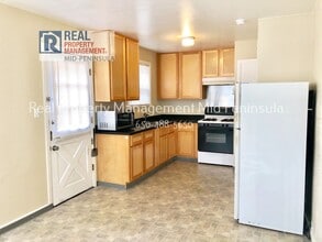 1055b Grand Ave in South San Francisco, CA - Building Photo - Building Photo