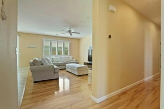 10133 Sandy Gulch Court in Stockton, CA - Building Photo - Building Photo