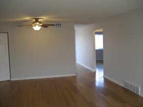 1424 Carol Ct, Unit 3A in Palatine, IL - Foto de edificio - Building Photo