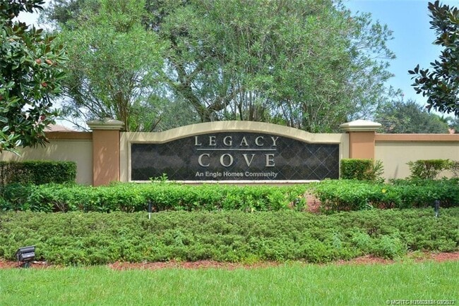 property at 1423 SE Legacy Cove Cir