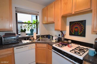 1255 W Henderson St-Unit -Unit IG*TH in Chicago, IL - Building Photo - Building Photo