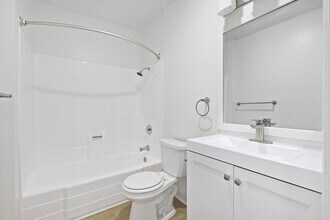 Valle at 9061 Kenwood in Spring Valley, CA - Building Photo - Building Photo