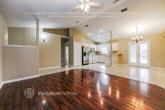 3104 Pine Tree Dr in Edgewater, FL - Foto de edificio - Building Photo