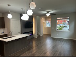 6507 SE Genrosa St in Hillsboro, OR - Building Photo - Building Photo