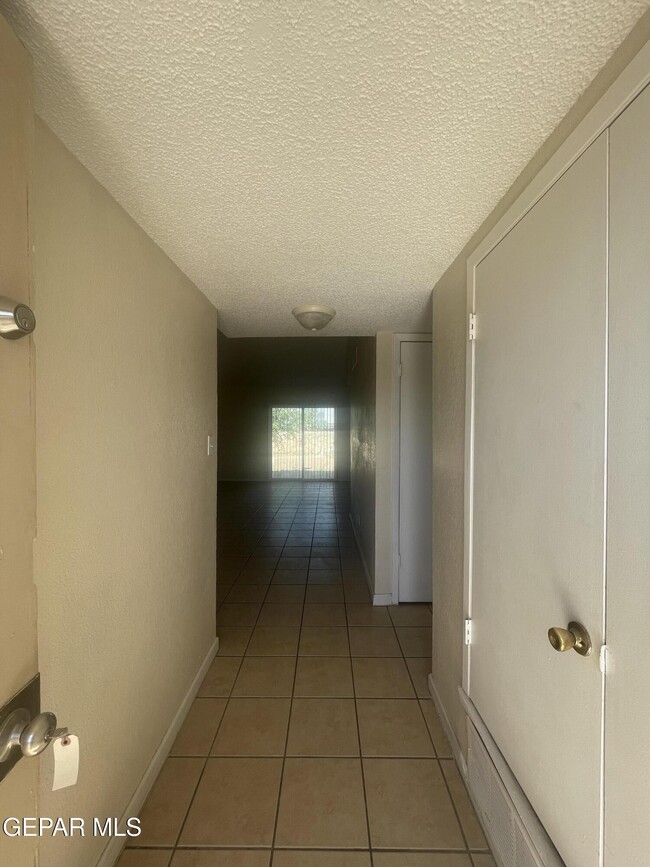 815 Silvestre Rd in El Paso, TX - Foto de edificio - Building Photo