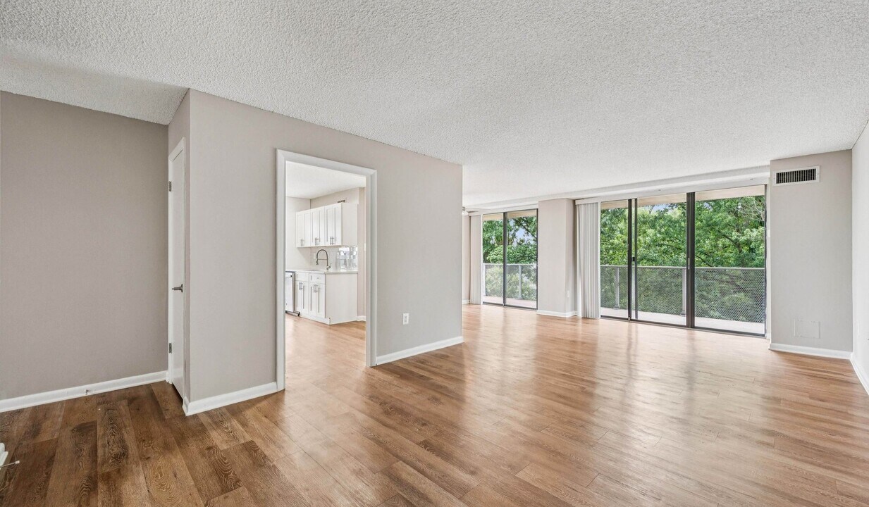 The Summit in Alexandria, VA - Foto de edificio