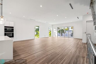 11 SE 11th Ave in Fort Lauderdale, FL - Building Photo - Building Photo