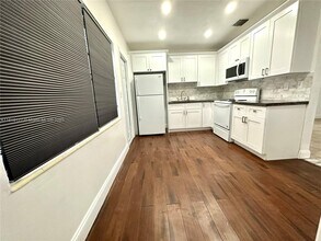 1941 NE 157th Ter in North Miami Beach, FL - Building Photo - Building Photo