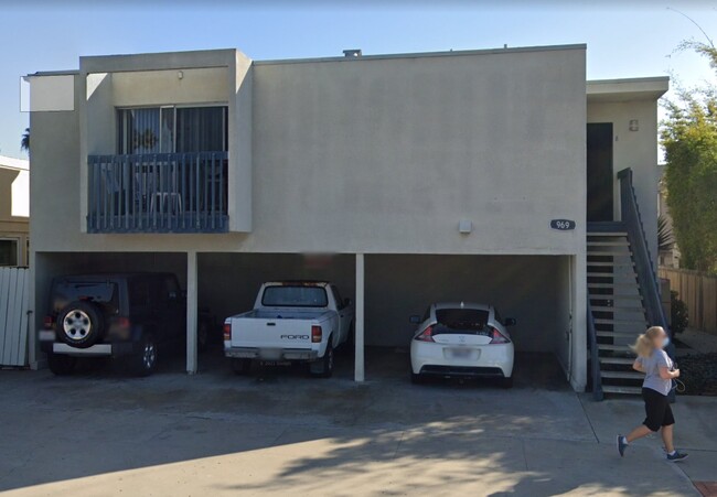 969 Thomas Ave in San Diego, CA - Foto de edificio - Building Photo