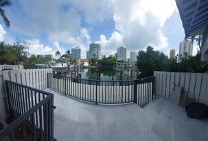 255 Poinciana Island Dr in Sunny Isles Beach, FL - Building Photo