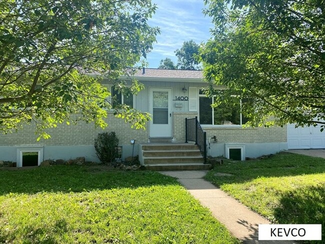 property at 1400 Hillcrest Dr