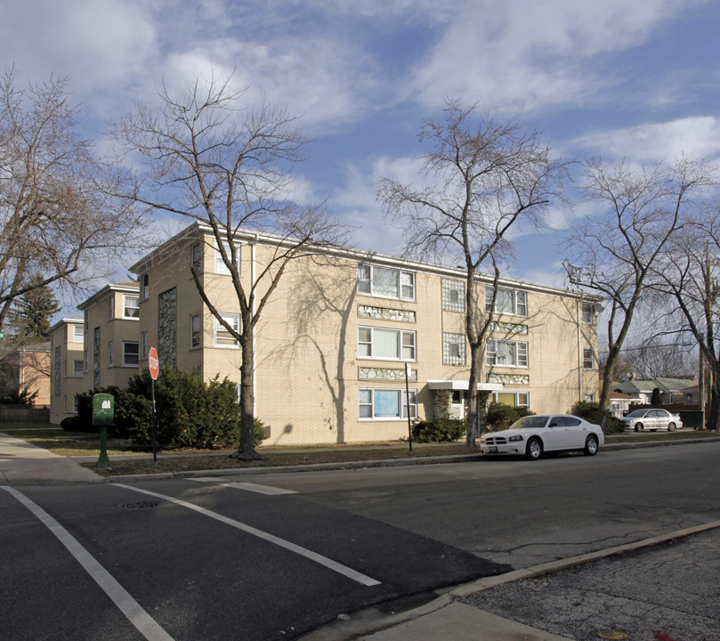 7166 W Wellington Ave in Chicago, IL - Foto de edificio