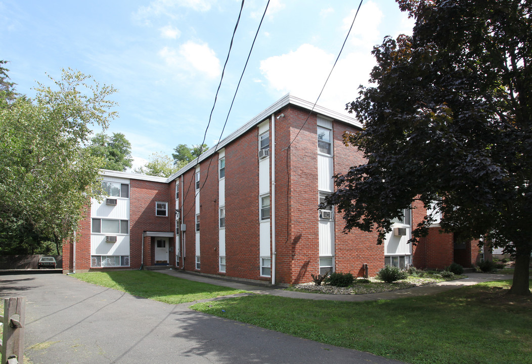 53 Curtin Ave in New Britain, CT - Foto de edificio