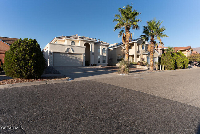 7049 Black Ridge Dr in El Paso, TX - Foto de edificio - Building Photo