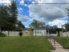 237 NE 11th Ave in Ocala, FL - Building Photo