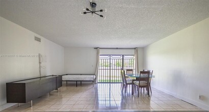 281 W Park Dr in Miami, FL - Building Photo - Building Photo