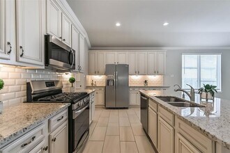 8810 Vasco da Gama Trace in Houston, TX - Building Photo - Building Photo