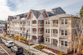904 Bayswater Ave in Burlingame, CA - Building Photo - Building Photo