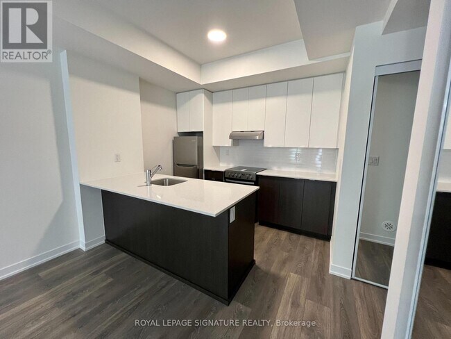 150 Canon Jackson Dr in Toronto, ON - Building Photo - Building Photo