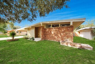 5326 Heatherbrook Dr in Houston, TX - Building Photo - Building Photo