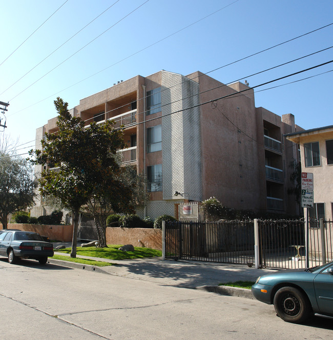 Bakman Towers in North Hollywood, CA - Building Photo - Building Photo