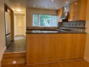 1327 Maple St in Vancouver, BC - Building Photo - Building Photo
