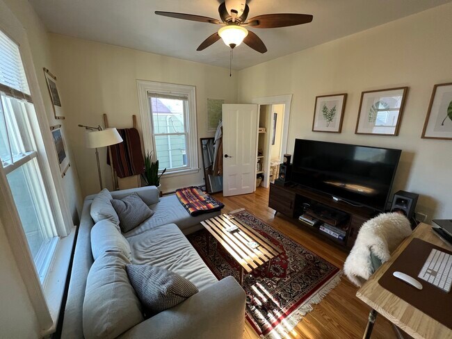 12 Claremon St, Unit B in Somerville, MA - Foto de edificio - Building Photo