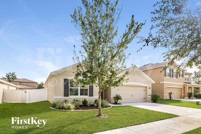 36048 Carriage Pine Ct in Zephyrhills, FL - Foto de edificio - Building Photo