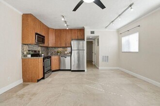 1892 NE 46th St, Unit B4B in Fort Lauderdale, FL - Building Photo - Building Photo