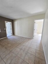 724 SW 7th Terrace in Hallandale Beach, FL - Building Photo - Building Photo