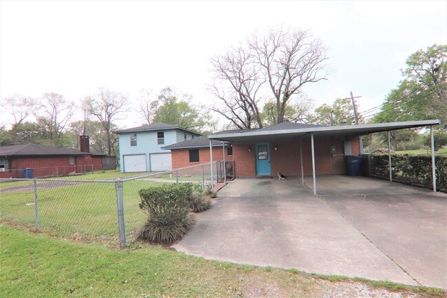 250 Sawmill Rd in Vidor, TX - Building Photo - Building Photo